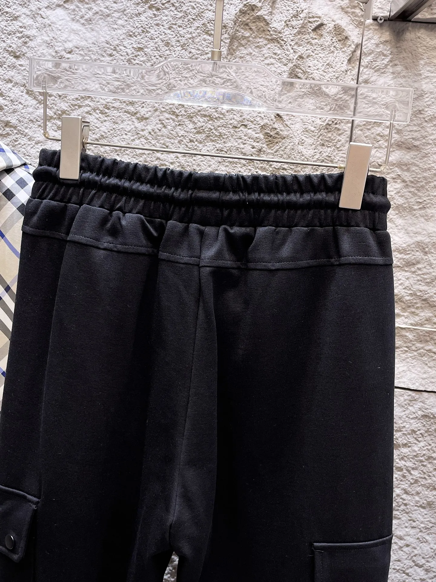 P490 Big Goose🇨🇦🌹25 new autumn and winter thickened warm down pants are here🔥Winter essential outdoor windproof, lockable and warm. Made of professional-grade outdoor windproof, waterproof and breathable fabric. Lining 90% white duck down filling. Lightweight design. Lightweight and warm. Seamless gluing process on the inside. Made of light and gall-free anti-drilling fabric to effectively prevent velvet running. Original hardware accessories. Classic logo matching. Simple and versatile, the upper body is stylish and not bloated. The style is the same for men and women! Size: M-3XL.